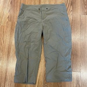 Columbia size 8, tan capris pants. Stretchy material. Missing waist string.